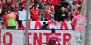 Inter vence Goiás por 4 a 2 e retoma vice-liderança do Brasileirão Inter vence Goiás por 4 a 2 e retoma vice-liderança do Brasileirão