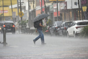 Semana começa com risco de tempestades em MS e ventos podem chegar a 100 km/h Semana começa com risco de tempestades em MS e ventos podem chegar a 100 km/h