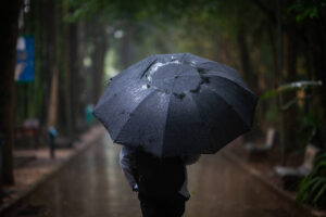 Frente fria avança e provoca chuva em cidades de MS nesta quarta