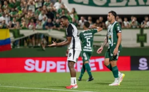 Corinthians e Chapecoense empatam em jogo sem emoção e sem gols