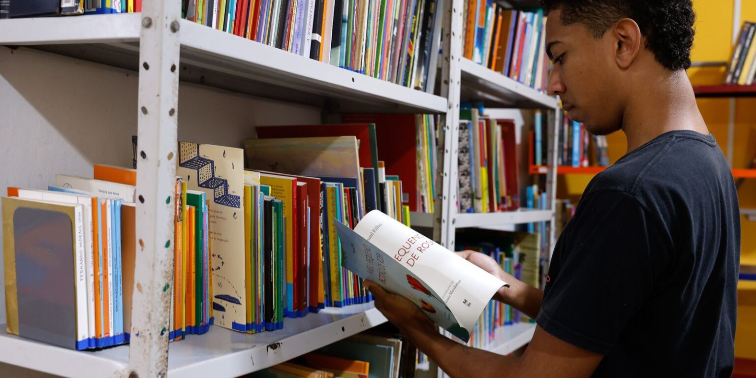 Alerj aprova formação de jovens para promover leitura e escrita no RJ alerj-aprova-formacao-de-jovens-para-promover-leitura-e-escrita-no-rj