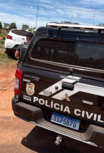 vitima-e-mantida-em-cativeiro-enquanto-ladroes-rodavam-com-carro-roubado-em-deodapolis