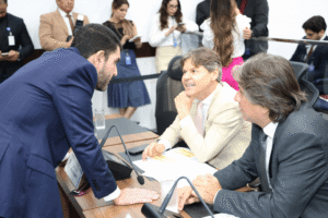 lideres-convencem-deputados-estaduais-a-ficarem-e-psdb-volta-a-ter-chance-de-sobrevivencia