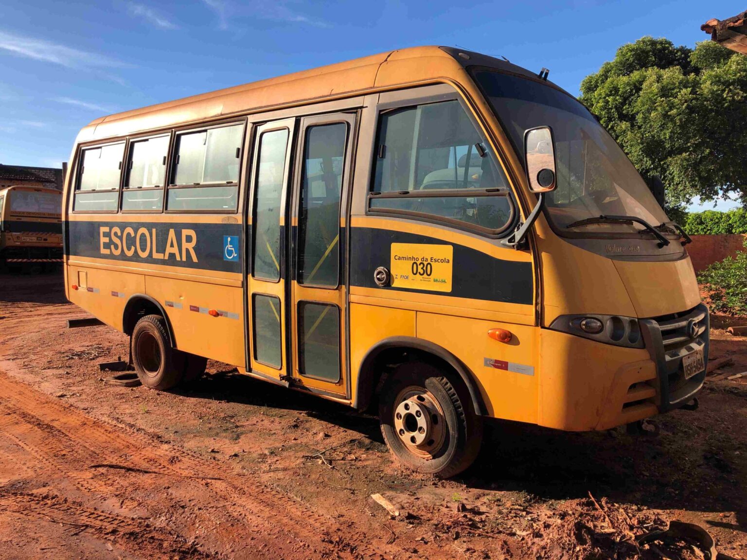 leilao-de-prefeitura-tem-tracker-a-partir-de-r$-4,9-mil-e-micro-onibus-a-partir-de-r$-21,8-mil