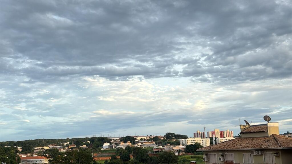 Campo Grande terá sol entre nuvens e pancadas de chuva neste domingo, aponta previsão campo-grande-tera-sol-entre-nuvens-e-pancadas-de-chuva-neste-domingo,-aponta-previsao
