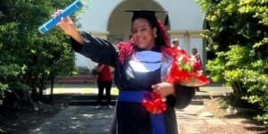 Mulher trans chega à universidade 25 anos após violências na escola mulher-trans-chega-a-universidade-25-anos-apos-violencias-na-escola