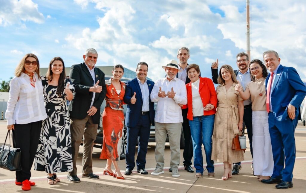 em-reuniao-com-lula-na-capital,-pt-oficializa-fabio-para-o-governo-e-dona-gilda-como-vice