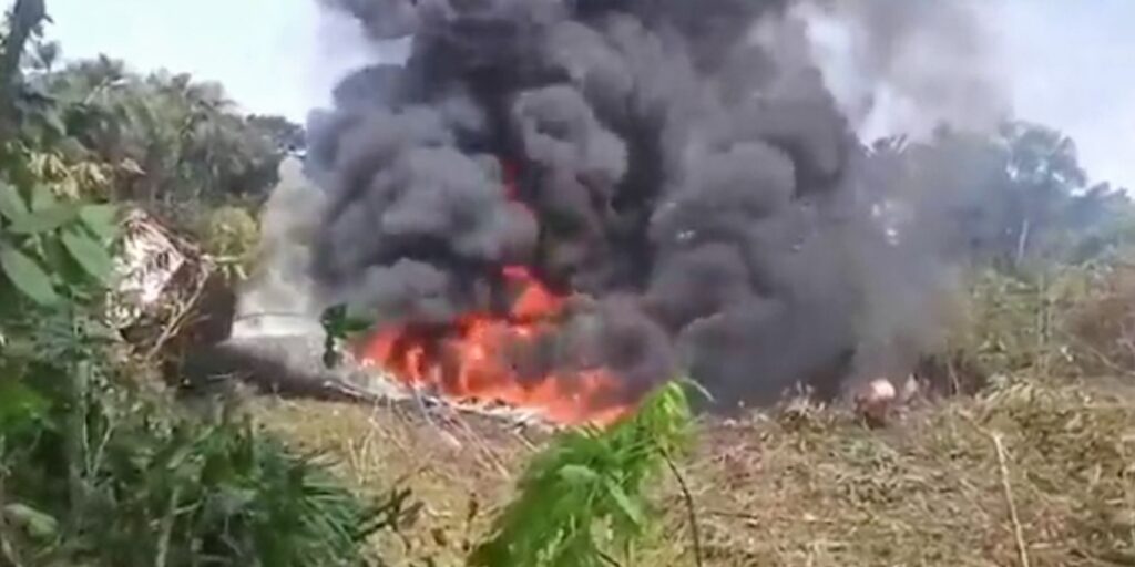 aviao-militar-com-mais-de-100-soldados-a-bordo-cai-na-colombia