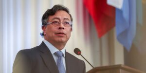 Petro diz que bomba que matou colombianos é do Equador petro-diz-que-bomba-que-matou-colombianos-e-do-equador