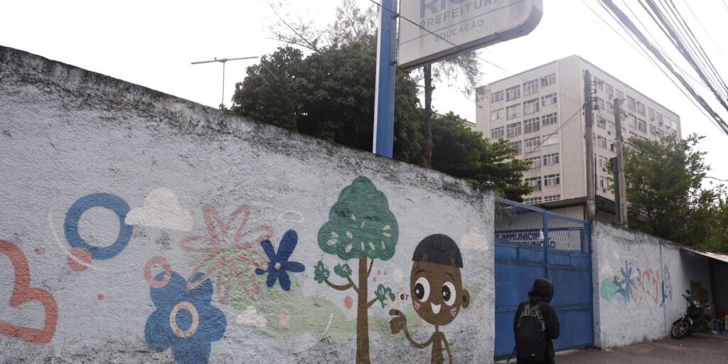 Violência interrompe transportes e afeta acesso à educação no Rio violencia-interrompe-transportes-e-afeta-acesso-a-educacao-no-rio