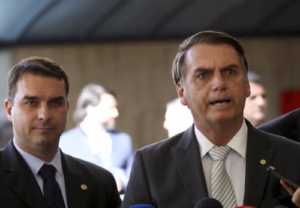 domiciliar-de-bolsonaro-reposiciona-direita-e-coloca-flavio-no-centro-da-corrida-presidencial