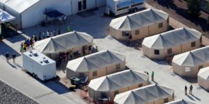 Número de imigrantes mortos em centros de detenção dos EUA chega a 14 numero-de-imigrantes-mortos-em-centros-de-detencao-dos-eua-chega-a-14
