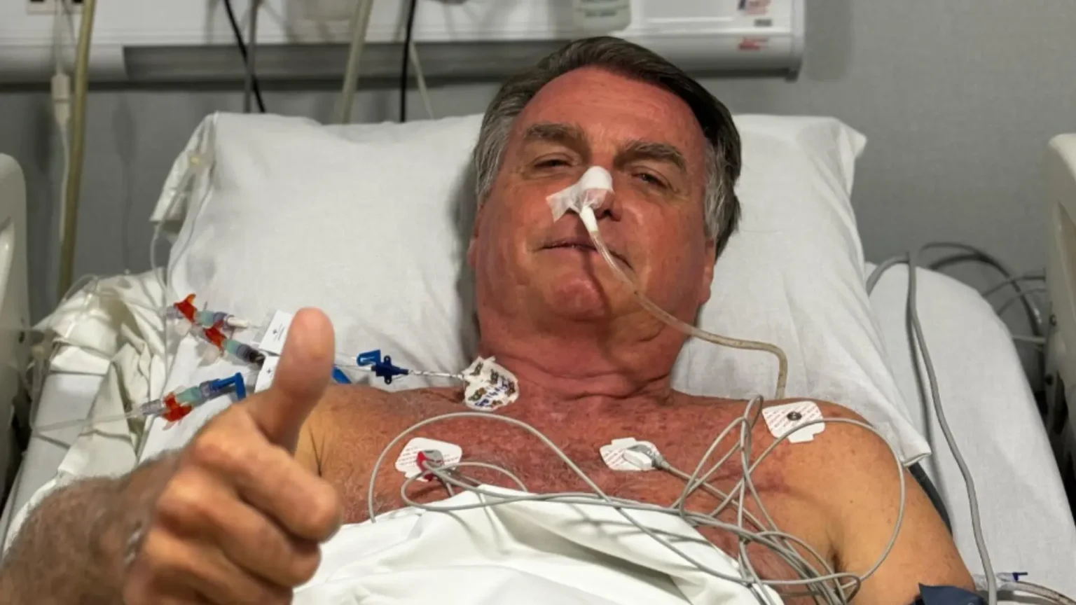 Bolsonaro apresenta melhora clínica, mas segue em UTI Bolsonaro apresenta melhora clínica, mas segue em UTI