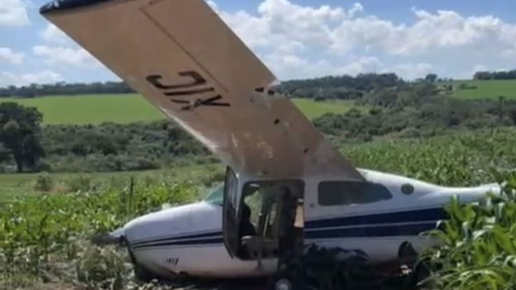 Avião sofre pane e passageiros com bebê ficam feridos após pouso forçado em MS Avião sofre pane e passageiros com bebê ficam feridos após pouso forçado em MS
