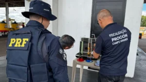 Postos de combustíveis de Campo Grande são fiscalizados durante força-tarefa nacional Postos de combustíveis de Campo Grande são fiscalizados durante força-tarefa nacional