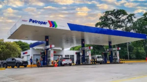Gasolina no Paraguai sobe e preço em Pedro Juan se aproxima do praticado no Brasil Gasolina no Paraguai sobe e preço em Pedro Juan se aproxima do praticado no Brasil