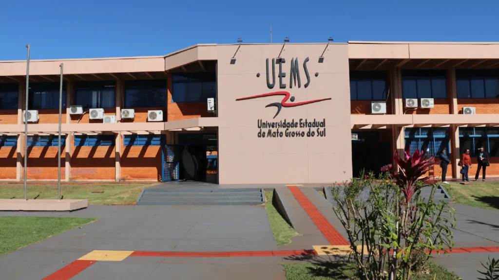 Professores da UEMS aprovam estado de greve e podem paralisar atividades em Mato Grosso do Sul Professores da UEMS aprovam estado de greve e podem paralisar atividades em Mato Grosso do Sul