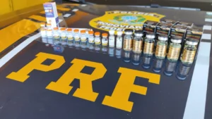 PRF prende dupla transportando mais de 20 ampolas de remédios emagrecedores PRF prende dupla transportando mais de 20 ampolas de remédios emagrecedores