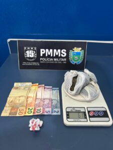 Polícia Militar apreende drogas e conduz jovem e adolescente por tráfico em Nova Alvorada do Sul