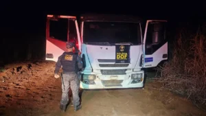 Caminhão roubado em Minas é recuperado em Rio Brilhante Caminhão roubado em Minas é recuperado em Rio Brilhante