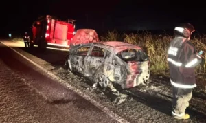 Bombeiros são acionados para incêndio em veículo na BR 163 em Rio Brilhante