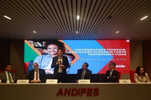 Governo anuncia R$ 400 milhões para universidades federais e autoriza funcionamento de novos IFs Governo anuncia R$ 400 milhões para universidades federais e autoriza funcionamento de novos IFs