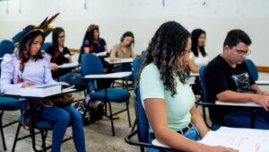 Estudantes e profissionais da educação em MS poderão receber bolsas de até R$ 5 mil
