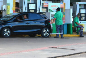 Gasolina sobe em abril e ultrapassa os R$7 em postos de Campo Grande Gasolina sobe em abril e ultrapassa os R$7 em postos de Campo Grande