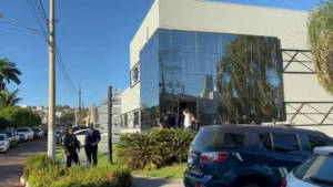 Operação OncoJuris prende dois advogados e mira ex-servidores em esquema na saúde Operação OncoJuris prende dois advogados e mira ex-servidores em esquema na saúde