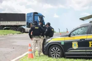 Veja melhores horários para pegar a rodovia na saída e no retorno do feriado Veja melhores horários para pegar a rodovia na saída e no retorno do feriado