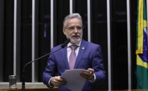 projeto-cria-sistema-de-alerta-para-pais-e-proibe-tecnicas-para-incentivar-vicio-em-aplicativos