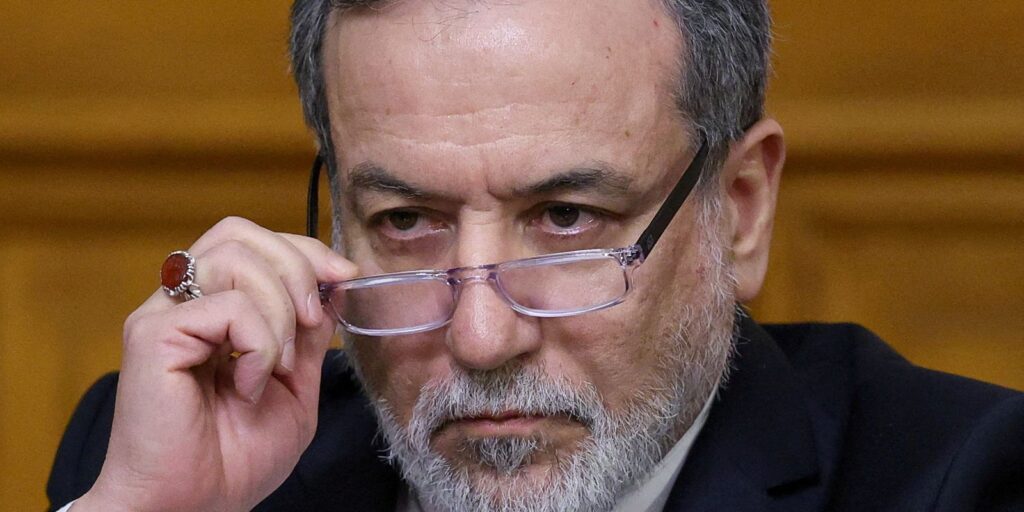 ira confirma-pausa-em-ataques-e-transito-seguro-no-estreito-de-ormuz