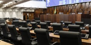 Proposições legislativas sobre IA favorecem controle e vigilância proposicoes-legislativas-sobre-ia-favorecem-controle-e-vigilancia