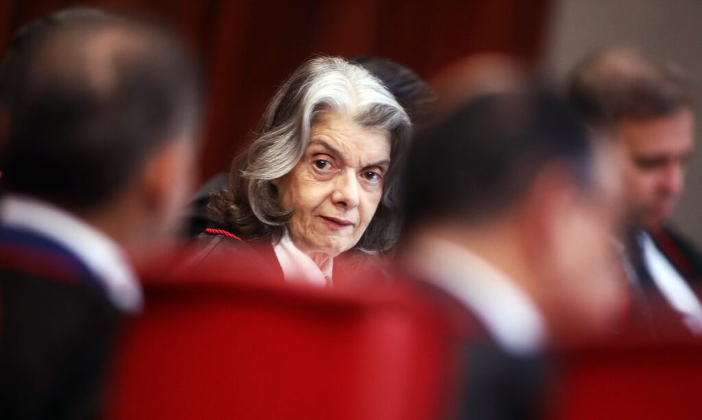 Cármen Lúcia antecipa eleição para sucessão no TSE carmen-lucia-antecipa-eleicao-para-sucessao-no-tse