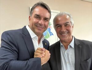 sob-sigilo,-flavio-bolsonaro-chega-a-ms-em-voo-particular