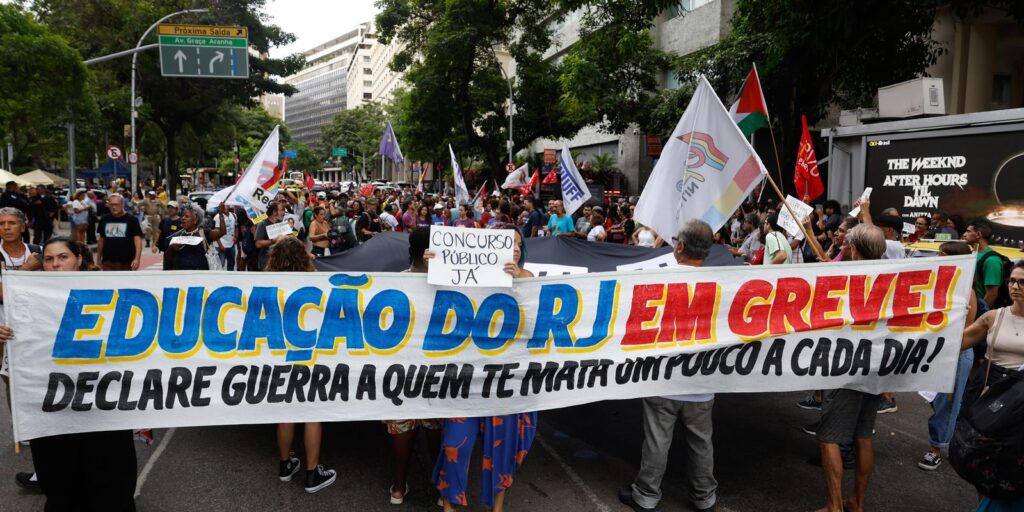 Professores estaduais e municipais do Rio fazem paralisação de 24h professores-estaduais-e-municipais-do-rio-fazem-paralisacao-de-24h