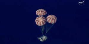 tripulacao-da-artemis-ii-volta-a-terra-apos-viagem-a-lua