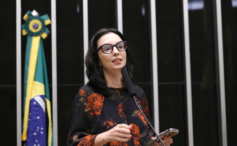 comissao-aprova-projeto-que-caracteriza-o-acesso-a-remedios-como-direito-humano