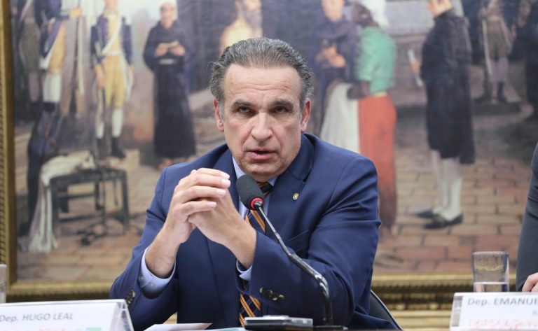 Comissão aprova proposta de recolocação de município e estado nas placas dos carros comissao-aprova-proposta-de-recolocacao-de-municipio-e-estado-nas-placas-dos-carros