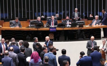 camara-aprova-regime-de-urgencia-para-12-projetos-de-lei