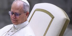 papa-leao-xiv-diz-que-o-mundo-esta-devastado-por-um-punhado-de-tiranos