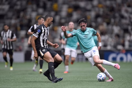 atletico-mg-vence-no-fim,-supera-atuacao-abaixo-e-conquista-1a-vitoria-na-sul-americana