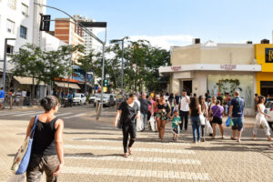 consumo-deve-perder-forca-no-2o-trimestre-e-preocupa-varejo,-diz-estudo