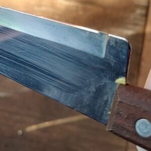 marido-‘caca’-mulher-com-faca-em-rio-verde;-ela-se-escondeu-em-um-comercio-para-nao-ser-morta