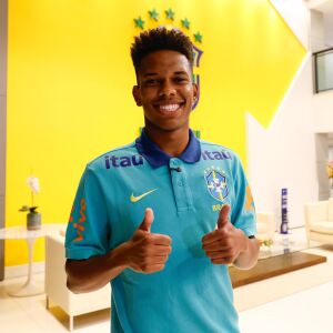 estevao-tem-lesao-constatada,-mas-previsao-e-que-atacante-volte-antes-de-convocacao-para-a-copa