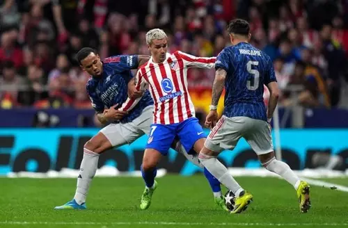 Atlético de Madrid e Arsenal empatam com pênaltis e VAR em semifinal da Champions Atlético de Madrid e Arsenal empatam com pênaltis e VAR em semifinal da Champions