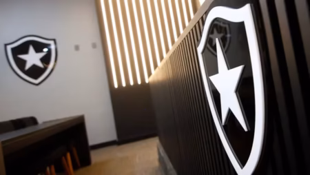 botafogo-leva-novo-transfer-ban-da-fifa-e-agrava-crise-financeira-na-saf