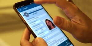 Eleitor tem até 6 de maio para regularizar o título de eleitor eleitor-tem-ate-6-de-maio-para-regularizar-o-titulo-de-eleitor
