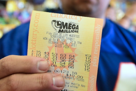 premio-da-mega-millions-chega-a-r$-880-milhoes-e-volta-a-atrair-atencao-de-brasileiros