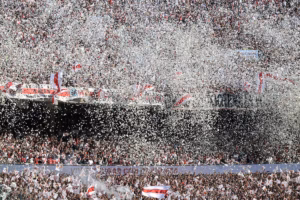 buenos-aires-proibe-papel-picado-em-estadios-apos-incendio-no-classico-river-x-boca